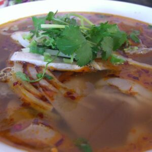 Bún bò Huế — ảnh tham khảo Tô bún bò Huế, ảnh tham khảo; không phải ảnh chụp món ăn riêng của quán.