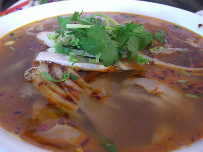 Tô bún bò Huế, ảnh tham khảo; không phải ảnh chụp món ăn riêng của quán.